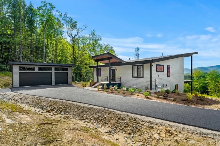 Discover N43° Mont: Luxury Mountain Stays in Campton, NH